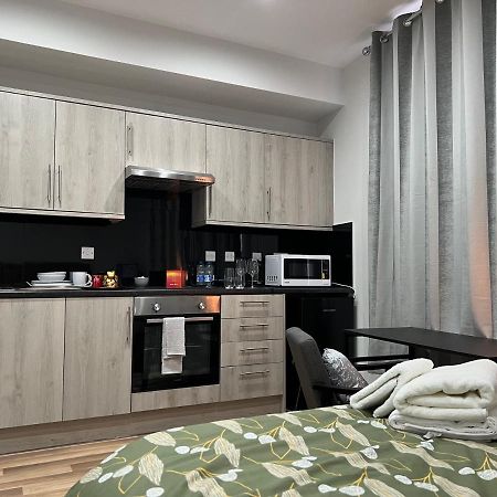 Mia Residence - Entire Studio Apartment - City View - London - Next To Ealing Broadway Station Exterior foto