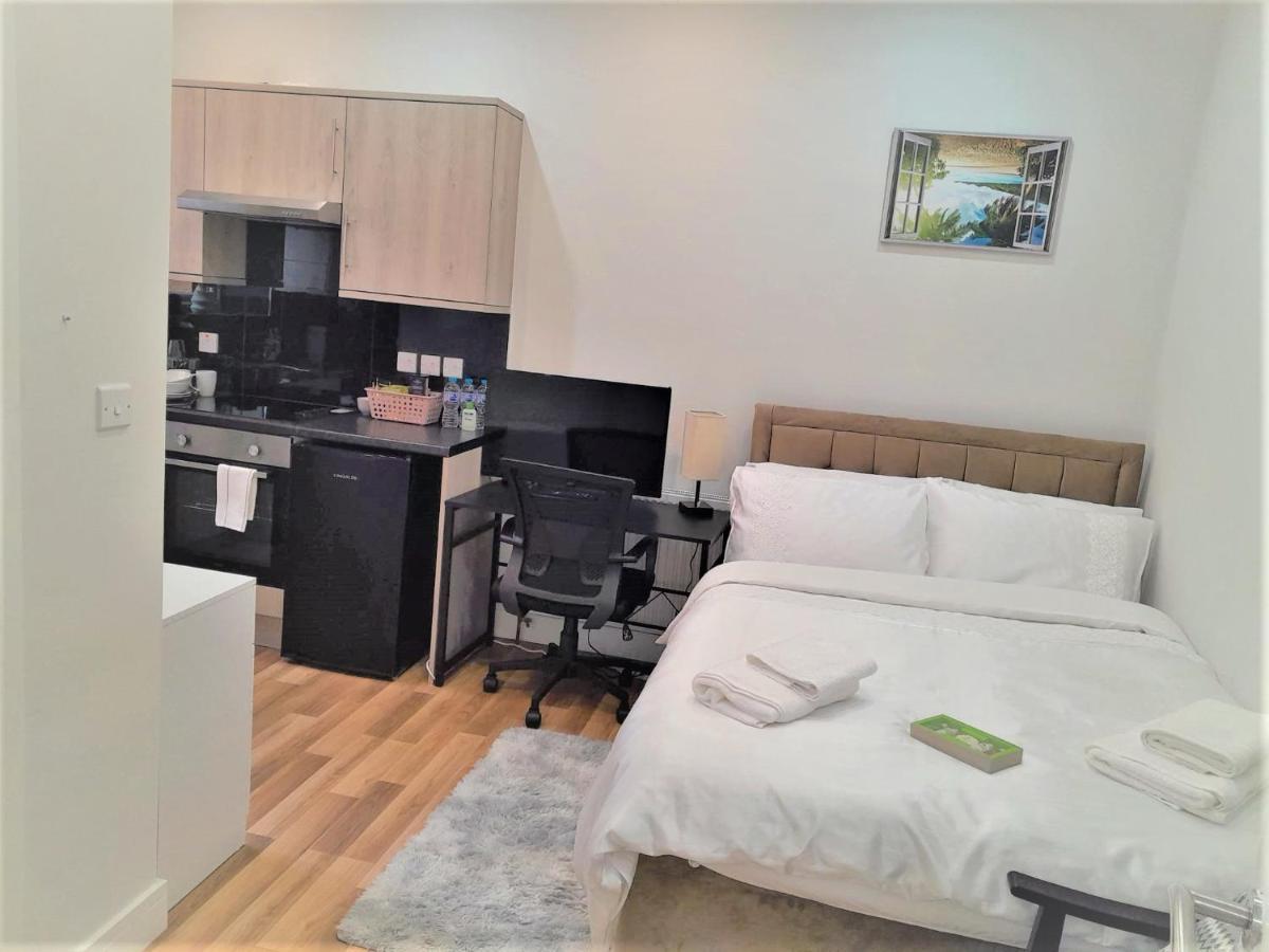 Mia Residence - Entire Studio Apartment - City View - London - Next To Ealing Broadway Station Exterior foto