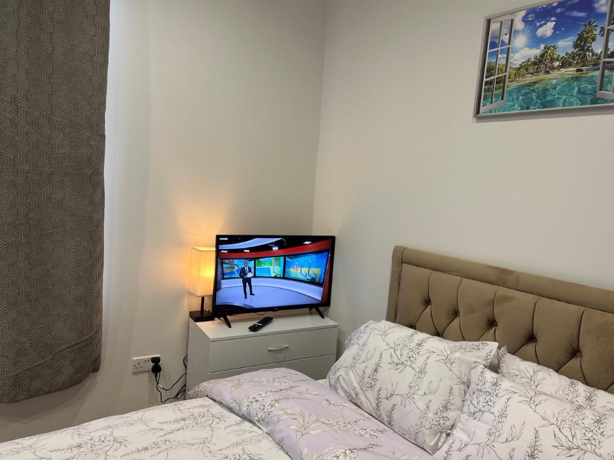 Mia Residence - Entire Studio Apartment - City View - London - Next To Ealing Broadway Station Exterior foto