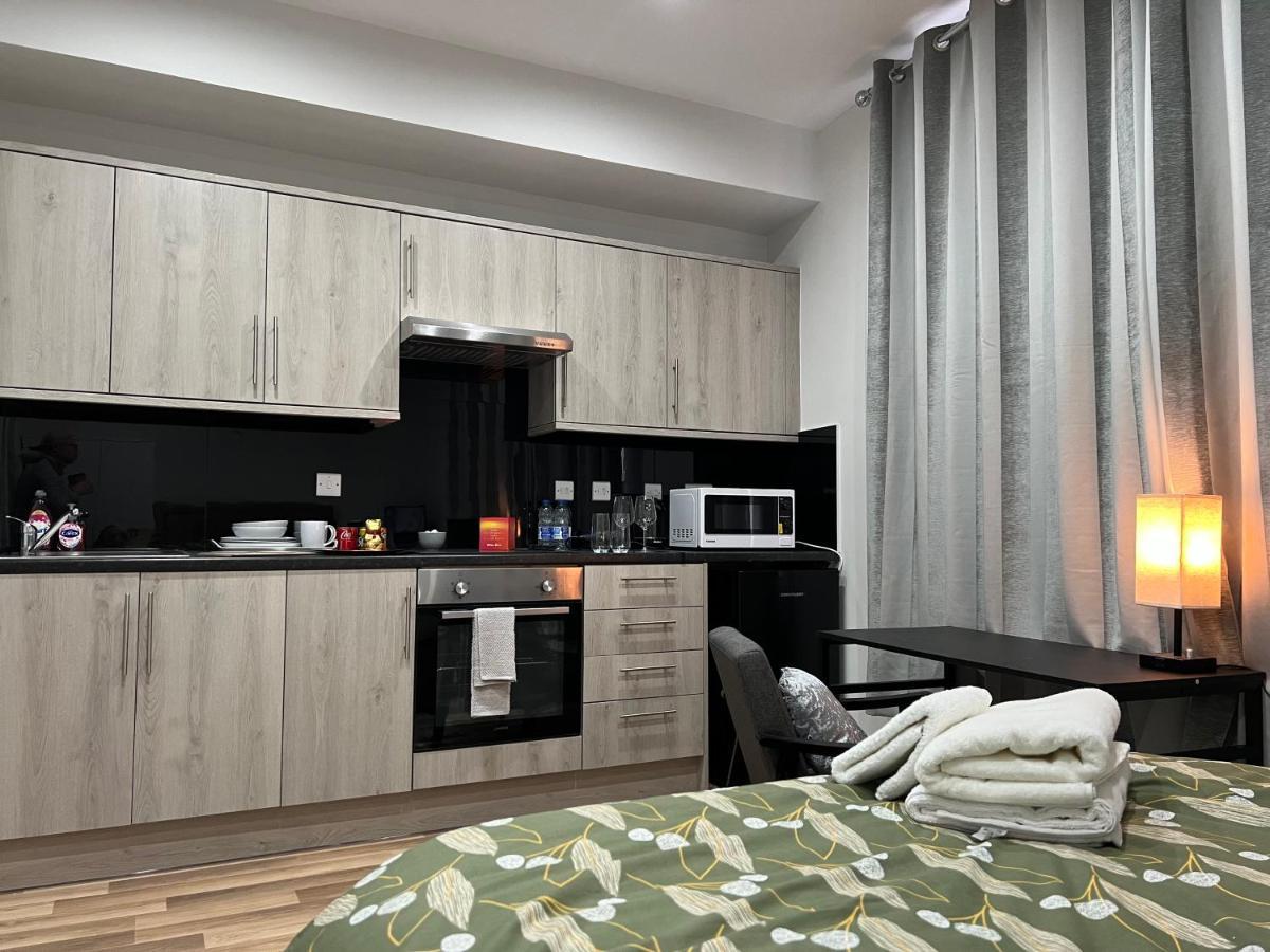 Mia Residence - Entire Studio Apartment - City View - London - Next To Ealing Broadway Station Exterior foto