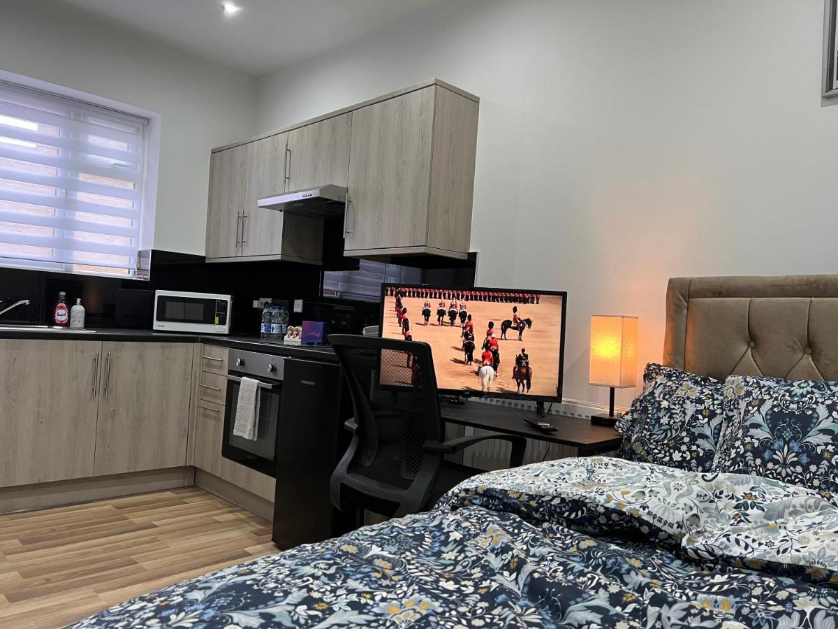 Mia Residence - Entire Studio Apartment - City View - London - Next To Ealing Broadway Station Exterior foto